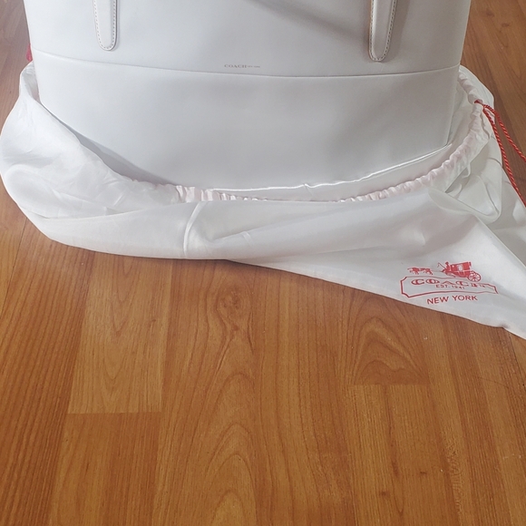 Coach Weekend Borough Bag. White with beige Edge Paint. (NWT) - Picture 2 of 8